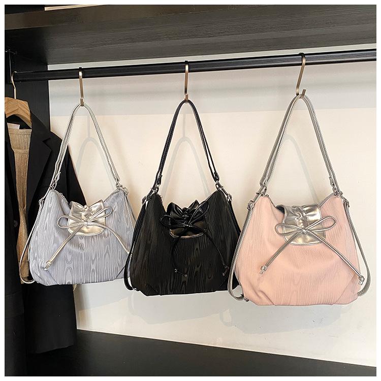 Casual large-capacity contrasting bag, women's 2025 new versatile shoulder bag, backpack, commuter bucket bag