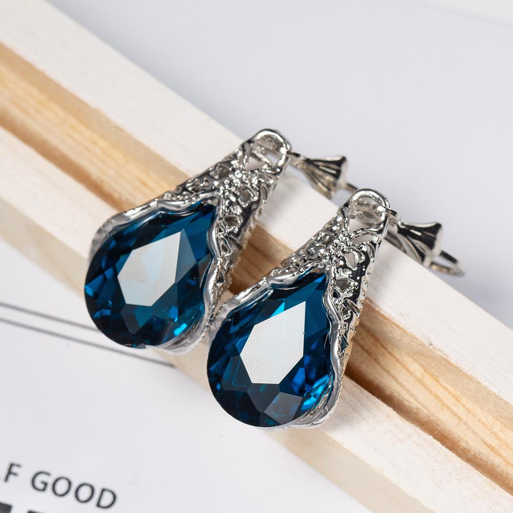Crystal Palace Retro Earrings: Women's Creative Ear Buckles