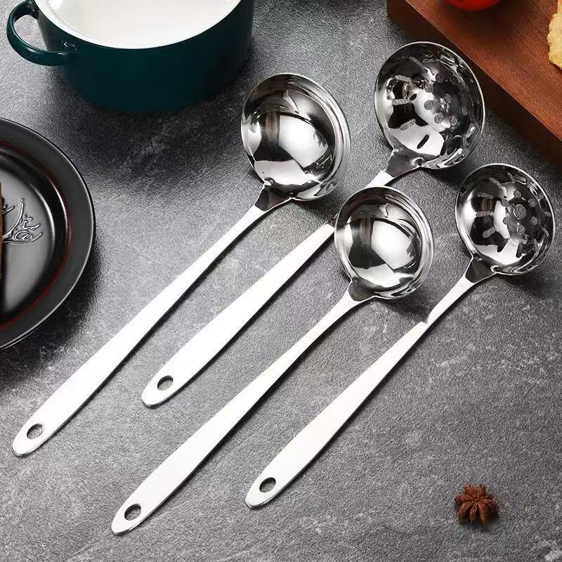 Duża chochla ze stali nierdzewnej z długim uchwytem – uniwersalne narzędzie kuchenne do zup, gorących potraw i nie tylko