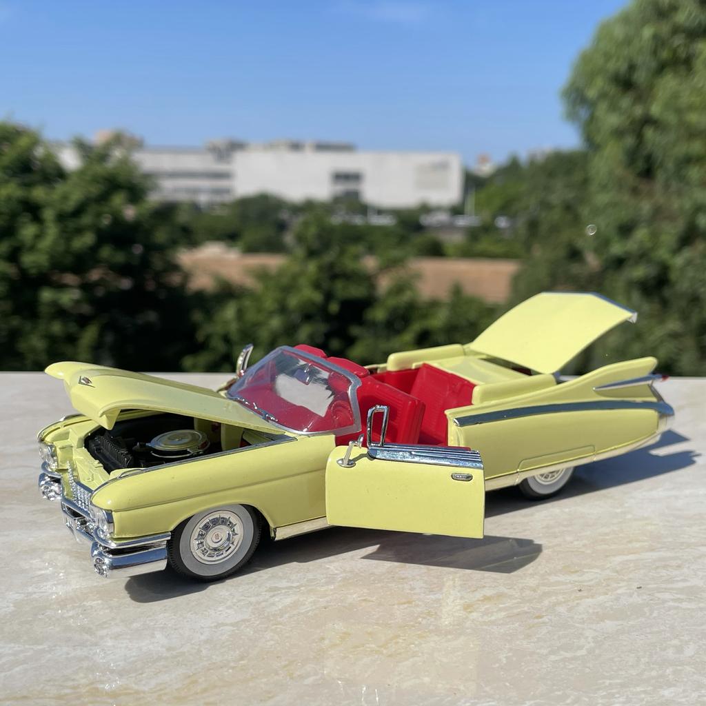 Diecast 1:32 Scale  American Emotional Car Cadillac Classic Car Alloy Car Model Collectible Toy Gift Souvenir Display Ornament