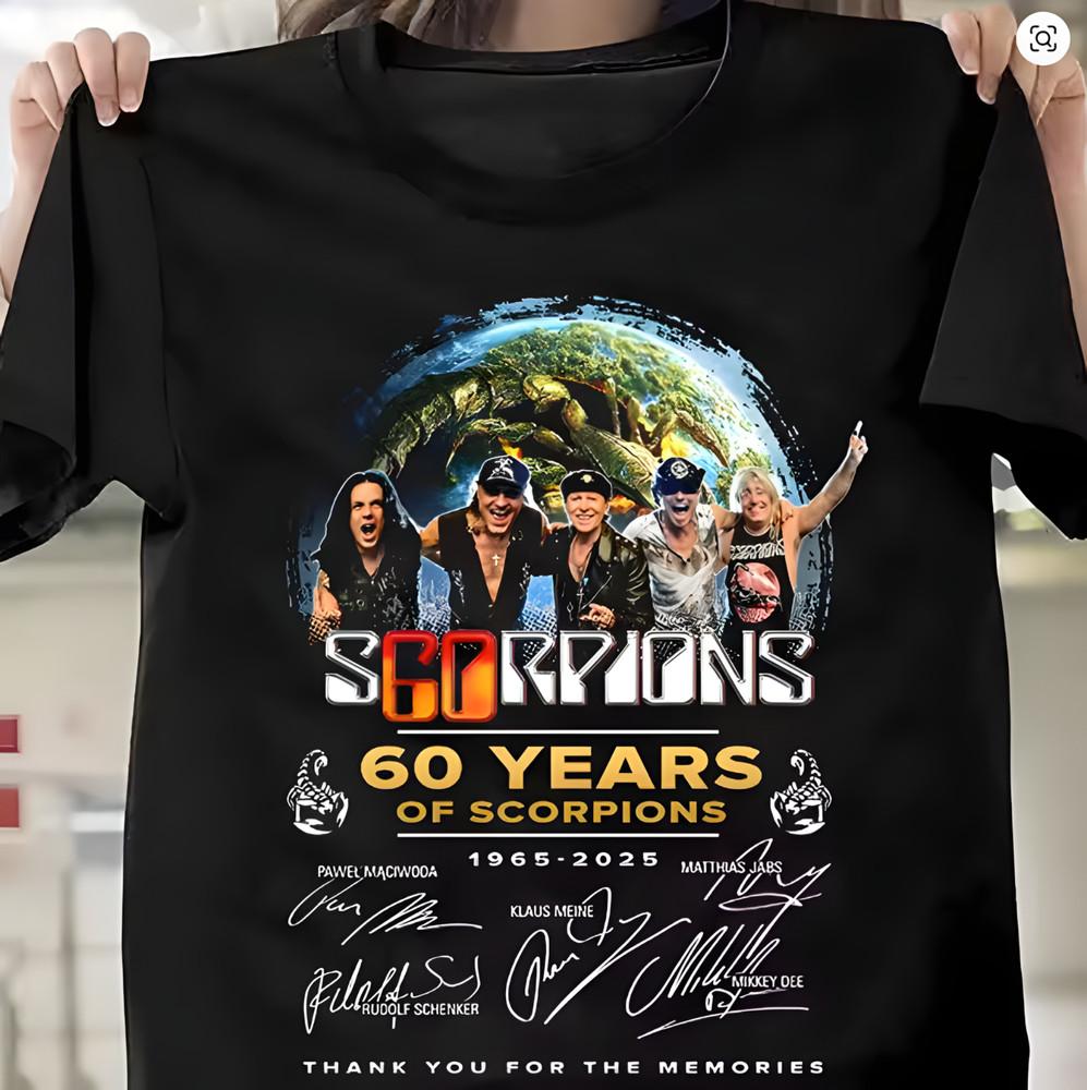 

Scorpions 60 Лет 1965-2025 Футболка, Спасибо За Воспоминания Подписи Футболка Унисекс Футболка XXXL