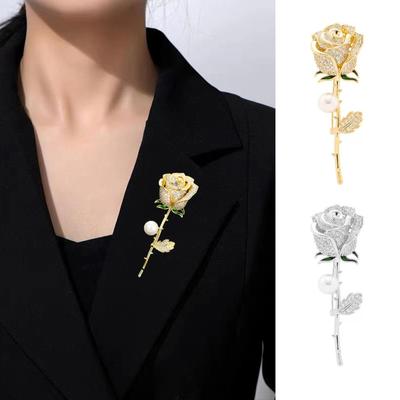 Elegantní růže Květ Tvar Brož Kamínky Intarzované Umělé perly Jehlice Kytice Kostým Klopa Odznak Ženy Svatební doplňky Kabát