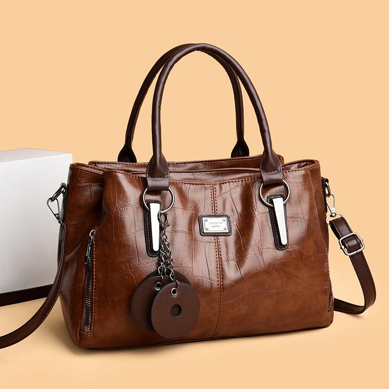 Retro European and American Style Women's Bag, Large Capacity, Soft Leather, Color-blocked, Handbag, Crossbody Bag, Commuter Bag.