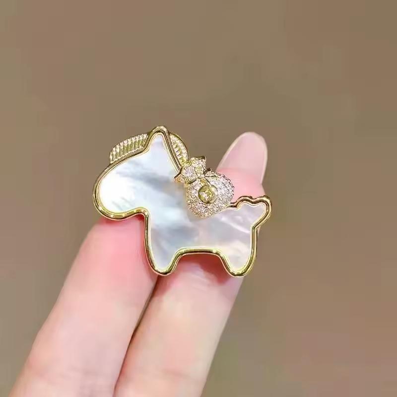 

Милая мультяшная брошь-пони, знак зодиака Лошадь, изысканная брошь-булавка для женщин, аксессуары для одежды, темпераментная корсажная брошь на лацкан мужского костюма