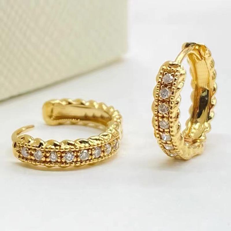 Retro Geometric Zirconia-Inlaid Earrings: Stylish Vintage Ear Hoops & Clips