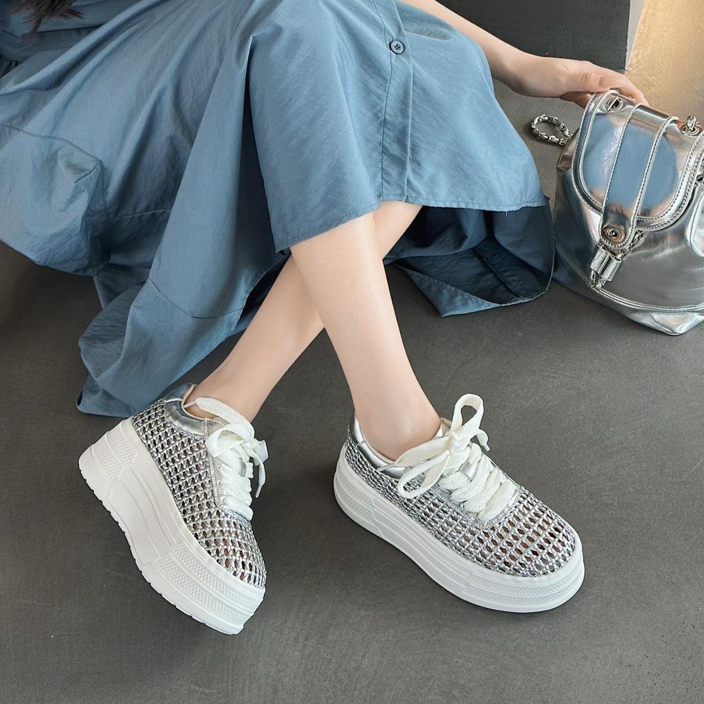 Korean version of thick-soled hollow fashion casual shoes women's 2025 summer new woven mesh white shoes versatile muffin shoes