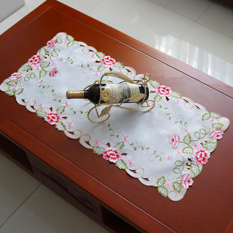 NEUE Hohl-Rosenblüten-Stickerei Tischläufer Stoffabdeckung Tischdecke Weihnachten Hochzeit Tischdekoration und Zubehör für Zuhause