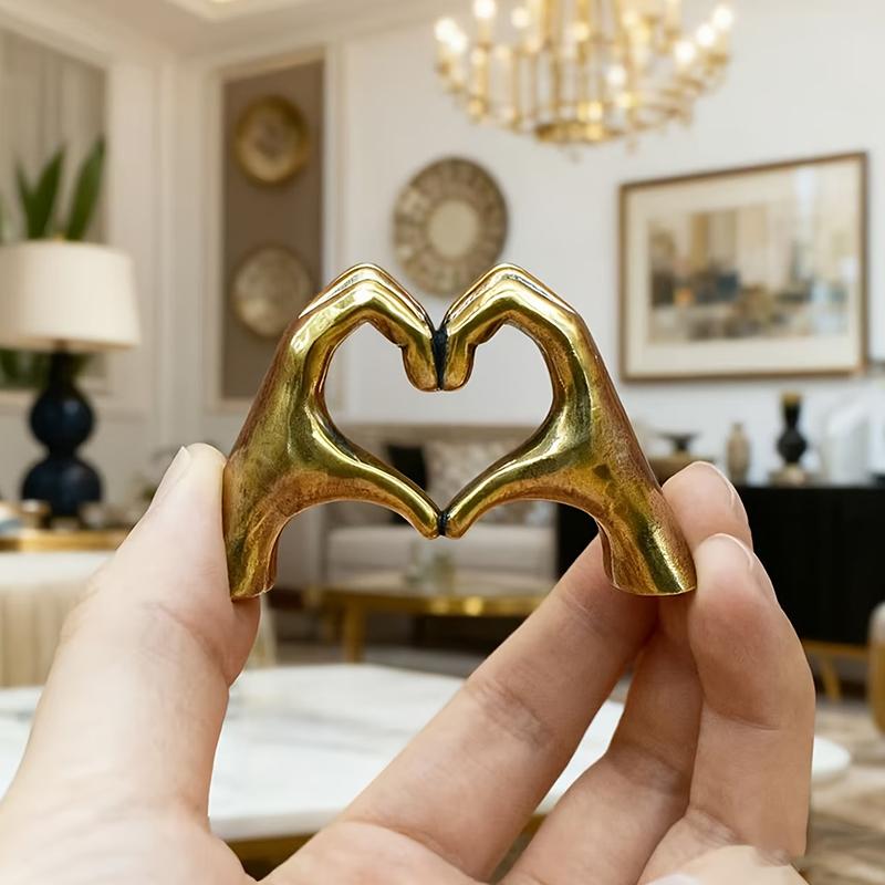 Vintage Brass Heart-Shaped Hand Statue, Love Hand Sculpture Model Ornament Home Office Desktop Decor