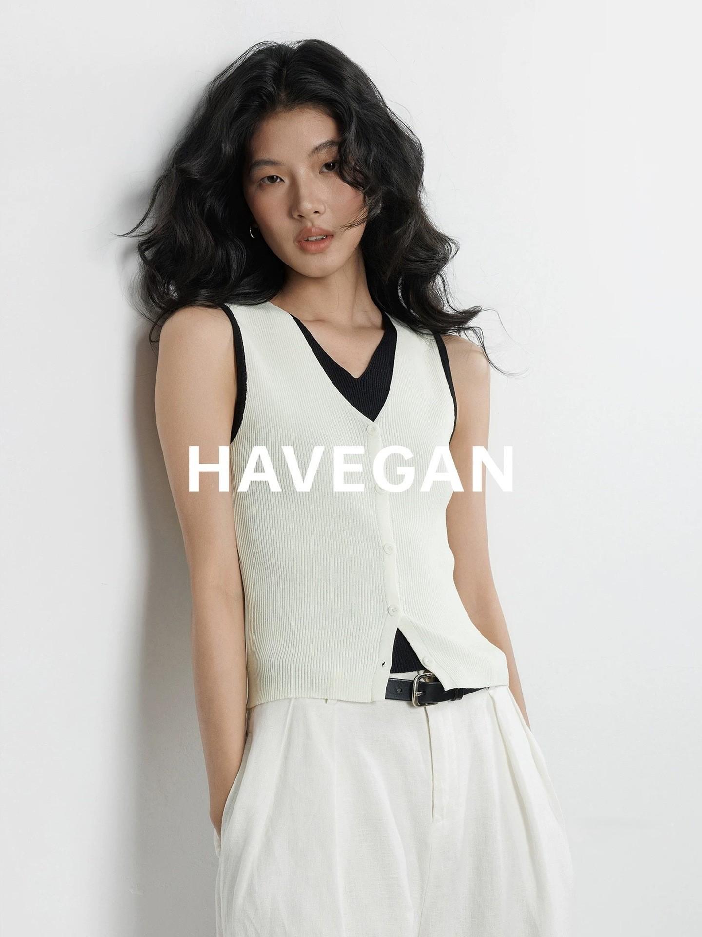 

Women s Slim V-Neck Knitted Vest - Sleeveless, High-Quality Korean Style, Summer 2026 One Size брудно-білий