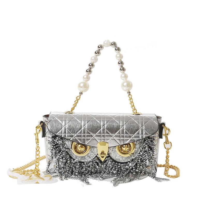 

Personalized rivet bag women s 2025 new European and American fashion rhinestone fringed shoulder bag small fragrant wind rhombus messenger bag