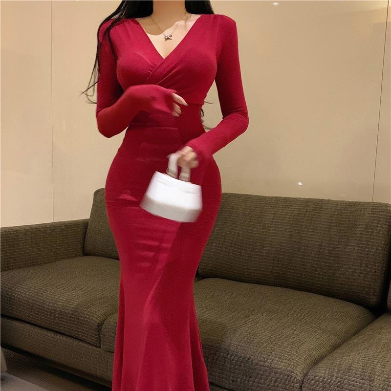 Retro red foreign style V-neck Spice Girl long-sleeved dress for women's autumn and winter new hip-wrapped sexy pure desire knee-length dress