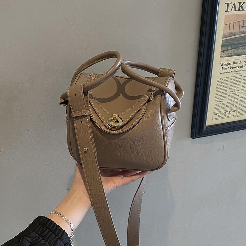 

Women s 2025 Fashion Large Capacity Crossbody Shoulder Bag - Elegant, Simple Bucket Design