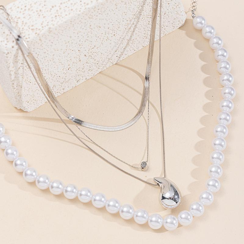New Jewelry Exaggerated Pearl Stacked Necklace Personalized Irregular Alloy Diamond Pendant Women