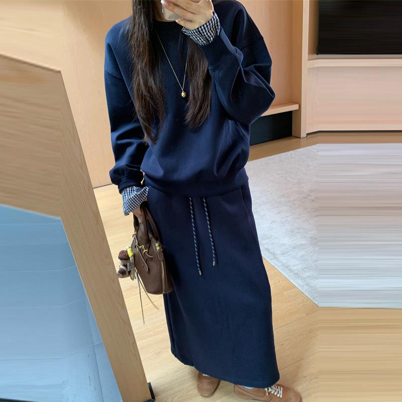 Women's Fashionable Two-Piece Set: Sweatshirt & High-Waisted Skirt, Korean Autumn/Winter, Plus Size, New Style.
