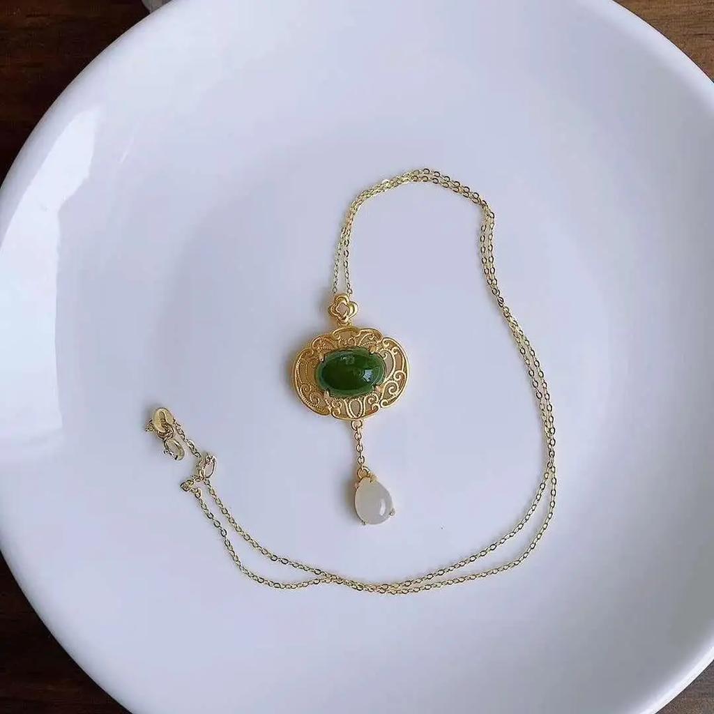 Designer Original New In Natural Hetian Jade Necklace Retro Exquisite Pendant Elegant Charm Lady  Clavicle Chain Jewelry