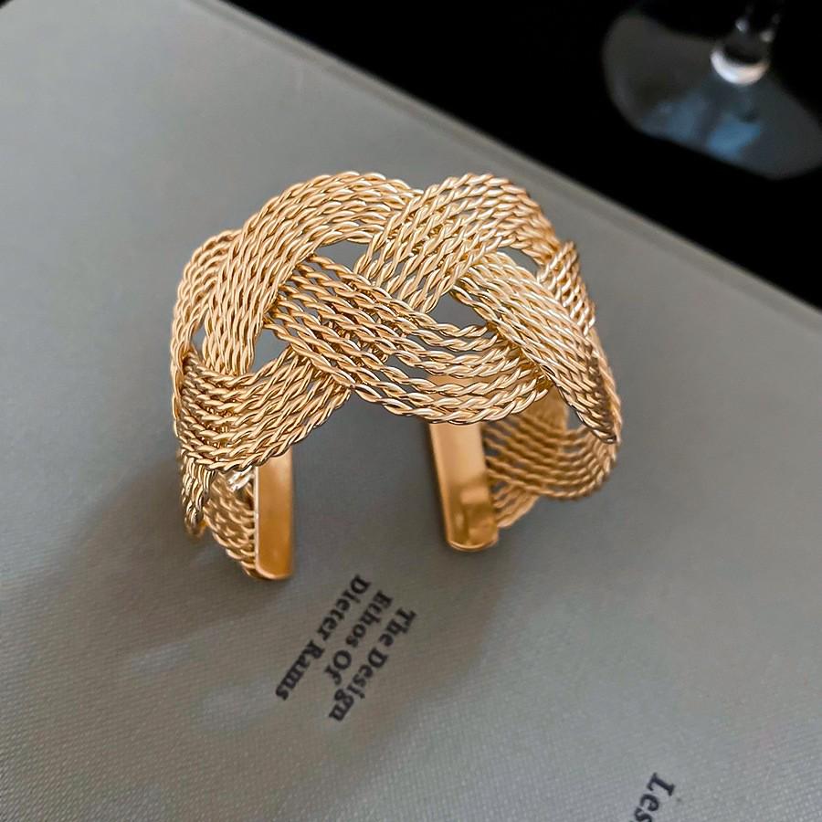 European-American Geometric Metallic Open Bangle: Simple, Versatile, Niche Design Bracelet