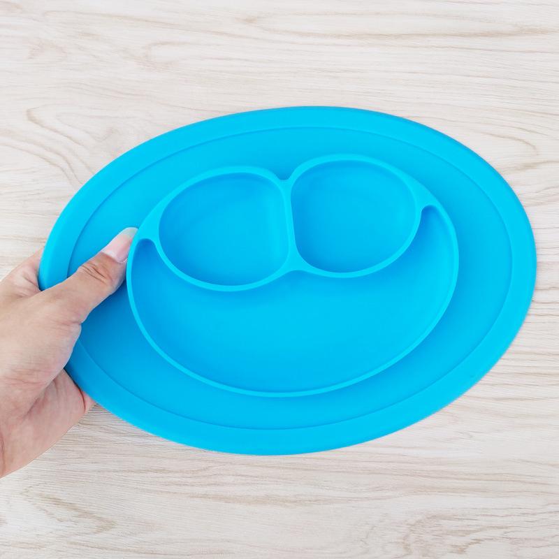 Smiley Face Silicone Baby Placemat: Divided Dining Tray for Kids, Food-Grade, One-Piece Design