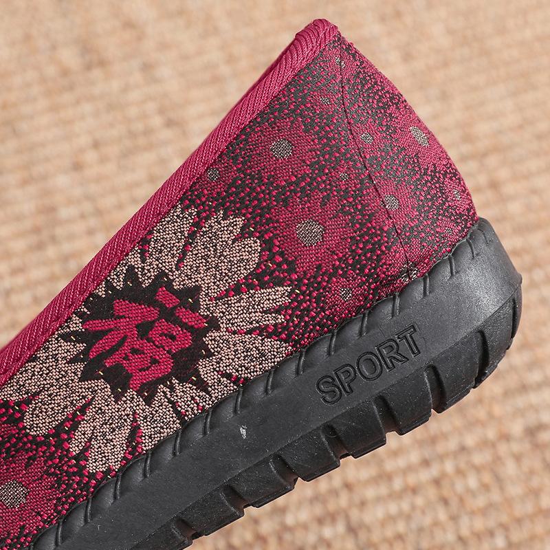 Customized Spring and Autumn New Women's Shoes Ethnic Chinese Knot Mother Shoes Retro Old Beijing Cloth Shoes Large Size 42