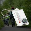 Multifunctional Handheld Mountain Climbing Thermometer Mini Compass Keyring Clip Keychain for Outdoor Hiking Camping