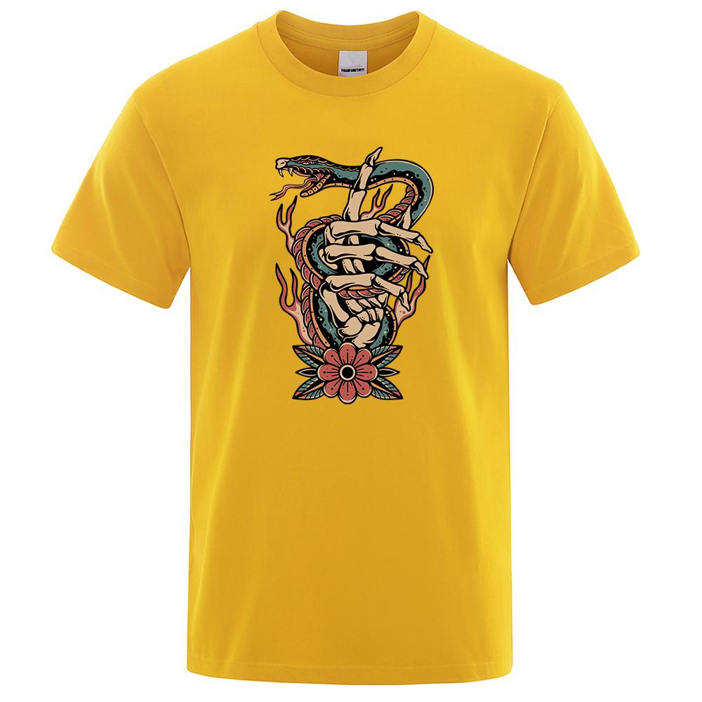 Poisonous Snake Winding Around The Fingertips Tops Men Fashion Soft T Shirt Street Cotton T-Shirts Luxury Oversized Tees