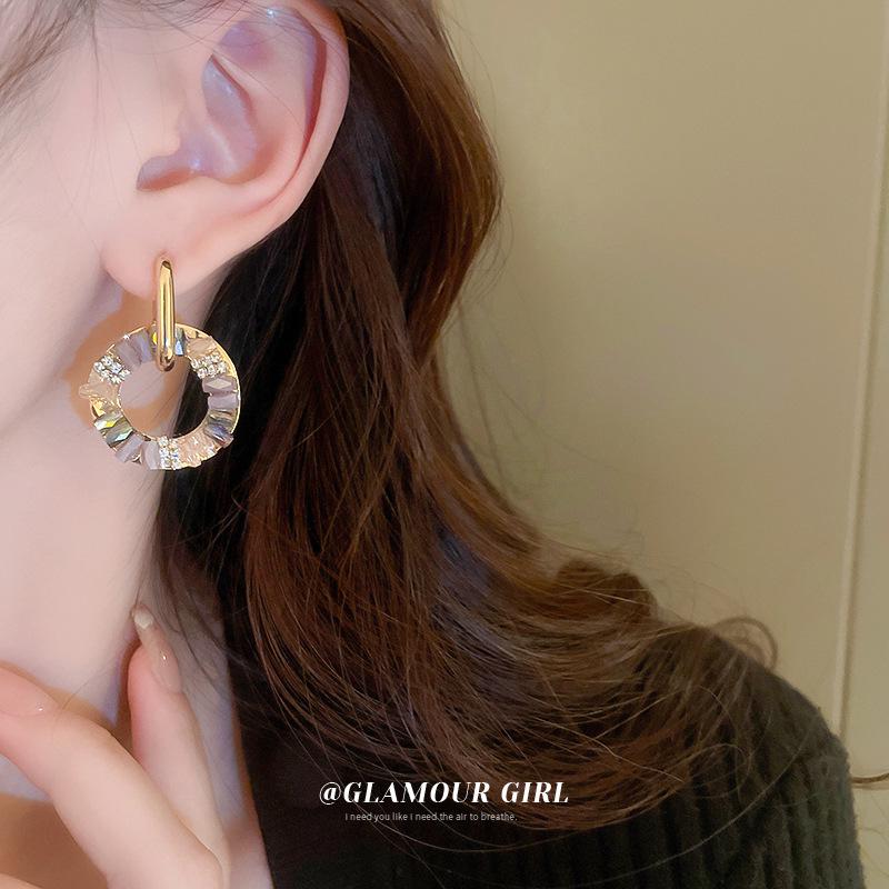 Rhinestone Crystal Geometric Ear Cuff: Elegant Earring with Personality and Sophisticated Style for Women