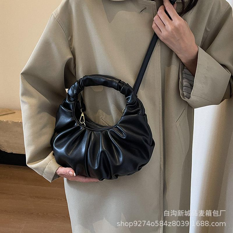 Niche design hand-held pleated small bag women's 2025 new popular retro shoulder messenger bag