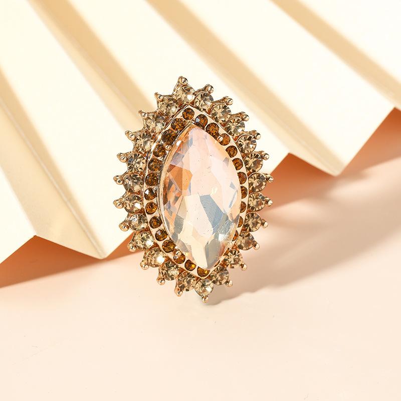 

Retro fashion exaggerated high-end exquisite luxury oval ring temperament trend super sparkling diamond inlaid open ring Adjustable opening