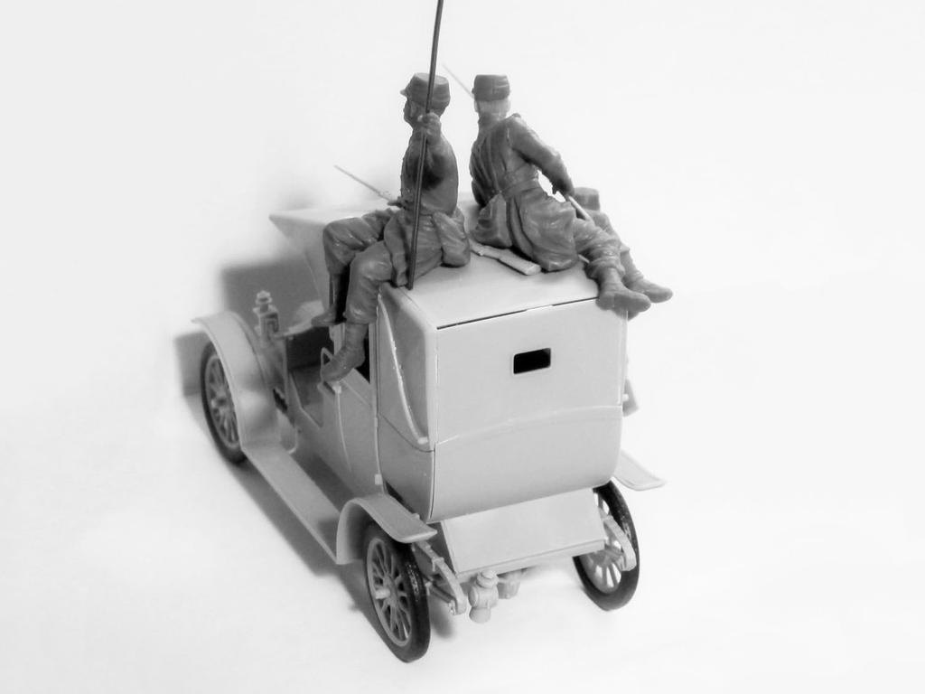 ICM French Army Renault Taxi with French 1914 Battle of the Plastic Model Kit 35660 1/35 Infantry, Marne,