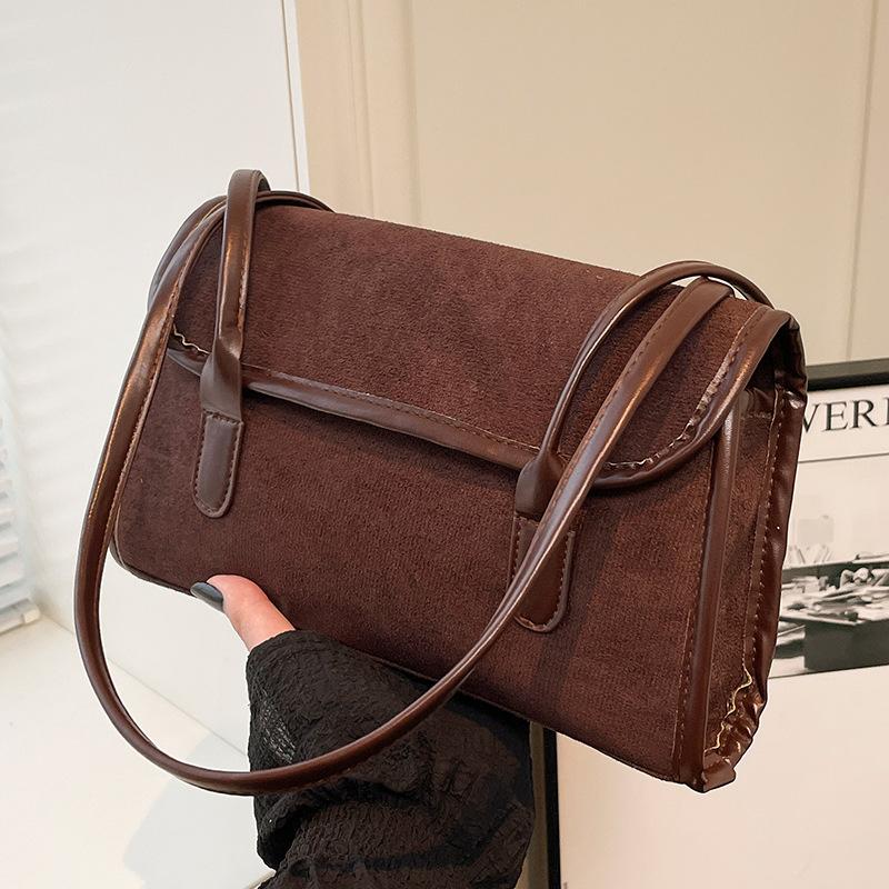 Una Borsa Sottospalla alla Moda, una Borsa Monospalla Versatile e di Grande Capacità