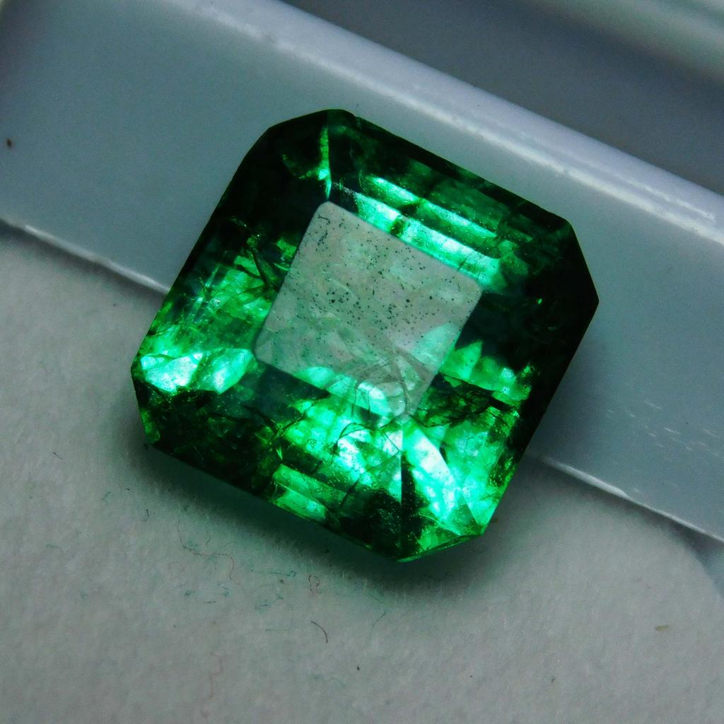 Green Colombian Emerald Square Cut 7 Carat Natural CERTIFIED Loose Gemstone A-3910c