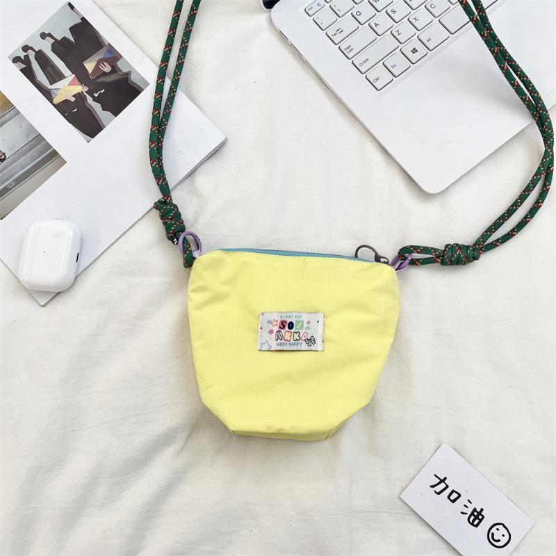 

35 niche design mobile phone bag spring new casual fashion women s solid color shoulder messenger bag жёлтый