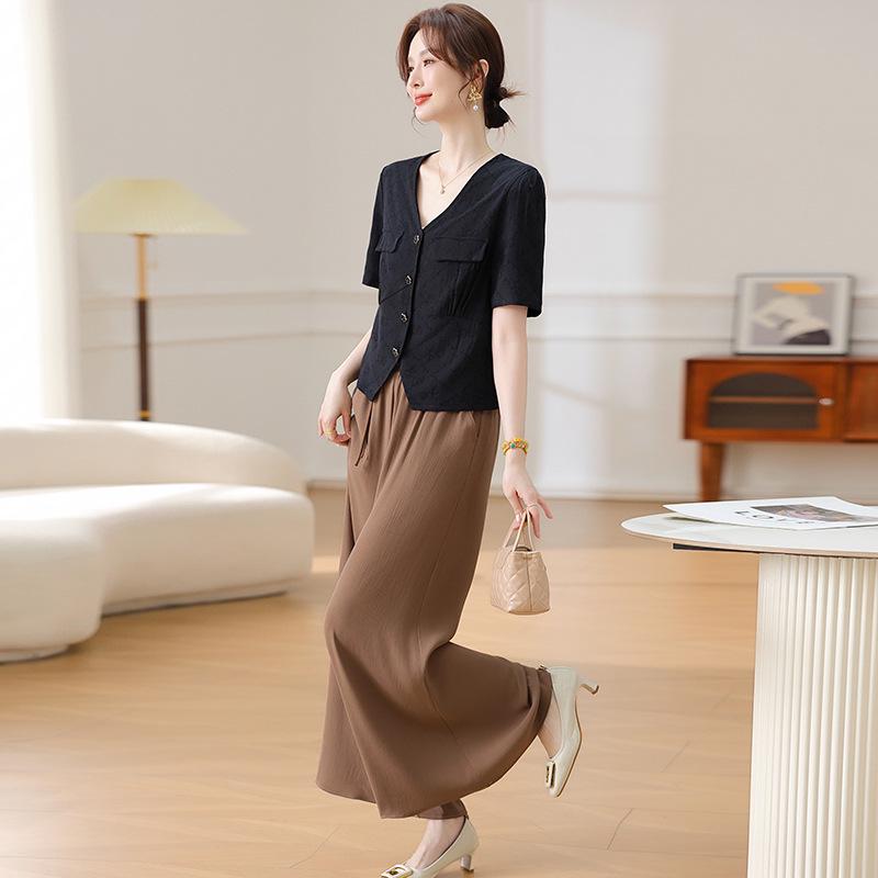 Mom's 2026 Stylish Two-Piece Summer Dress Set: Short-Sleeved Top and Skirt for Middle-Aged Women