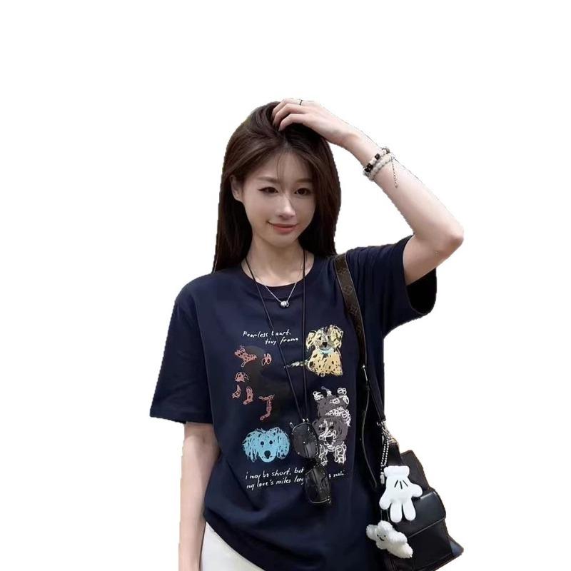 Mädchenhaftes kurzärmeliges T-Shirt mit Hundeprint und lockerer Passform für einen mühelosen Look