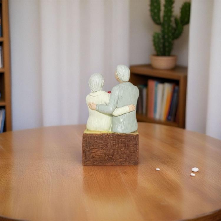 Romantics Loving Elderly Couple Figurine Resins Anniversary Statue Valentines Day Figures Gift for Parent Grandparents