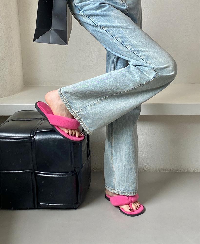 Flache Flip-Flops Damenschuhe 2025 neues Design Nischen-Leopardenmuster Zehensteg Urlaub Strand coole Slipper Damenschuhe