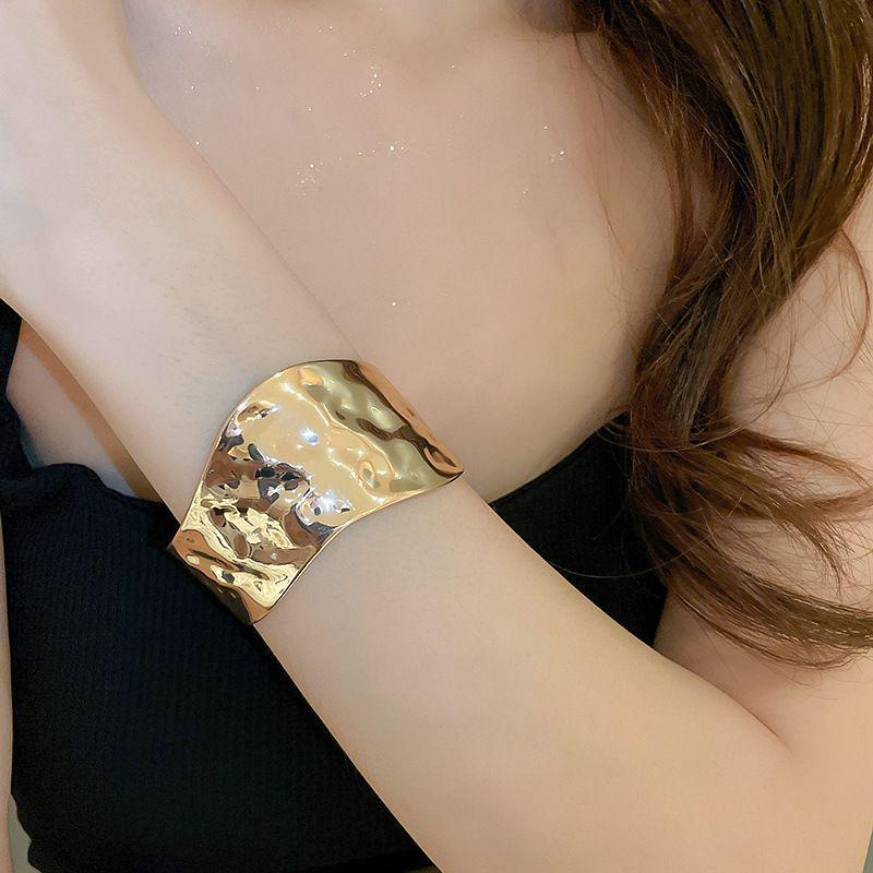 European-American Open Arm Cuff Bracelet - High-End, Versatile, and Exaggerated Fashion Jewelry for Women