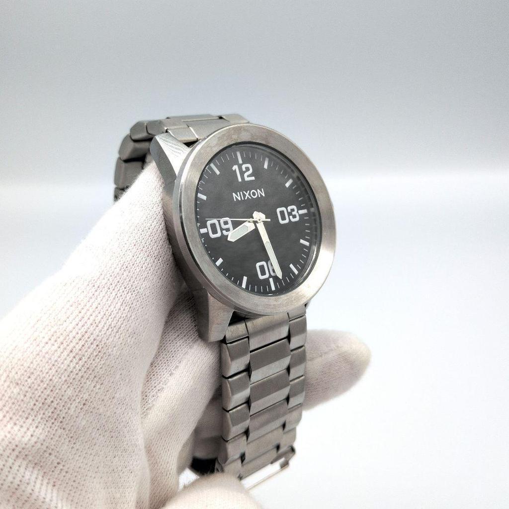 Used [Final price lower] Beautiful item NIXON IN THE HOTZONE in operation