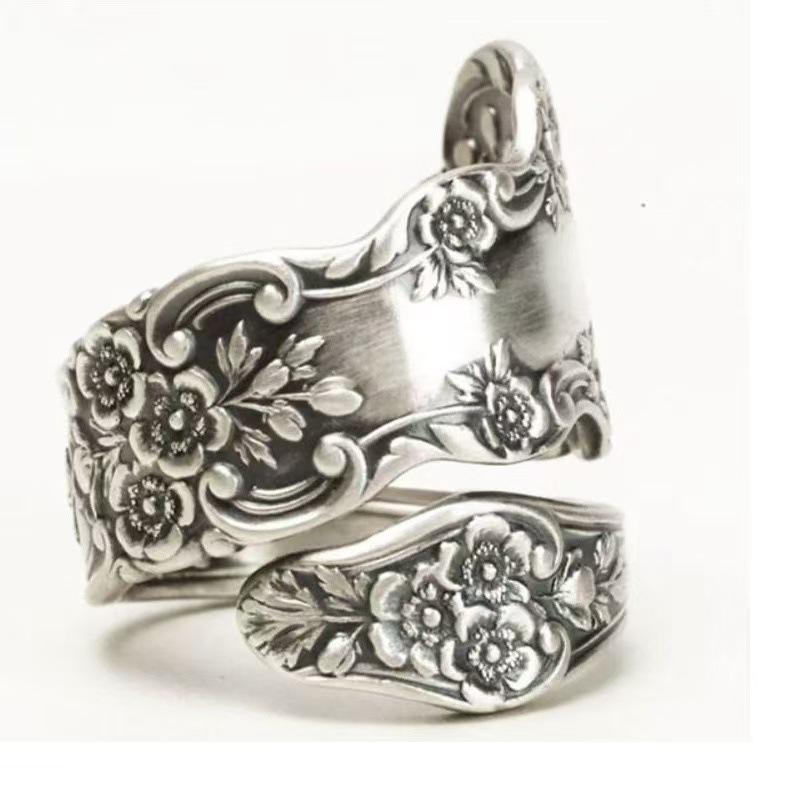Hot-Selling Women's Dark Flower Engagement Ring: Blooming Floral Design, Perfect Christmas Gift