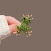 Grüne Strass Frosch Broschen für Damen Exquisite Cartoon Tier Broche Süßer Kleidung Pin Vielseitiges Bekleidungszubehör Geschenk