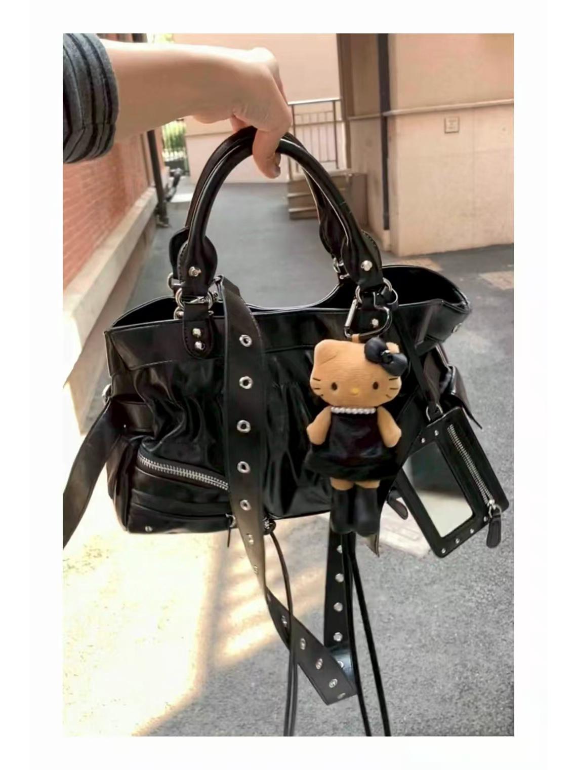 

2025 Модная кожаная сумка через плечо для мотоциклистов с заклепками, женская 30x10x18CM чёрный