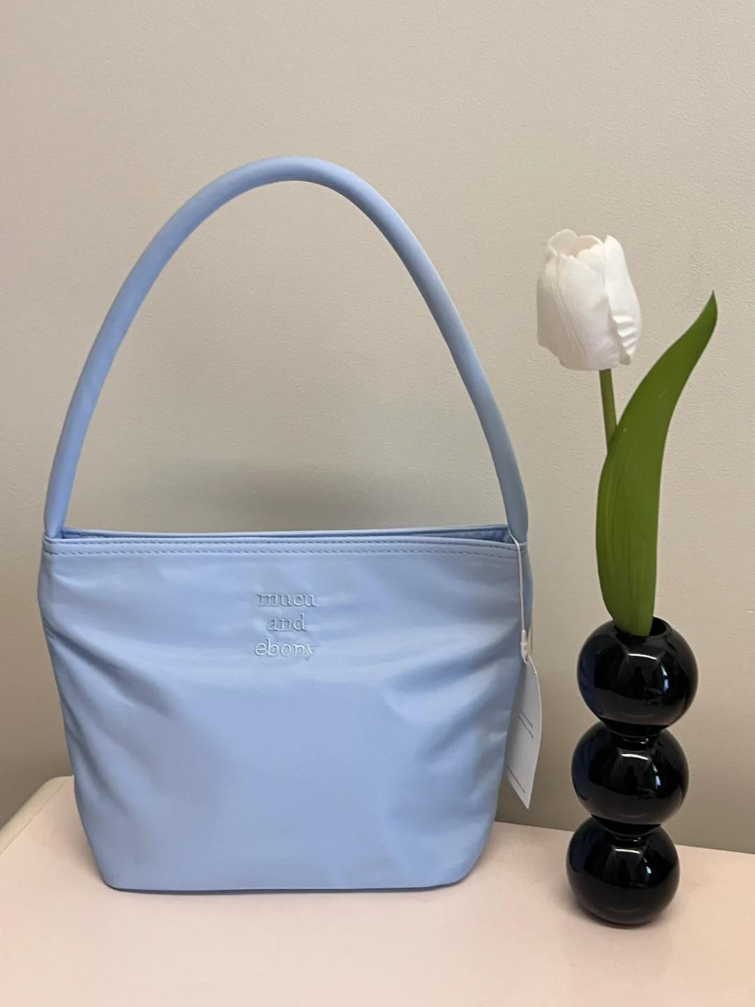 

Korean Niche Retro Large Capacity Shoulder Bag Commuting Versatile Trendy Tote Bag 21*10*20 светло-синий