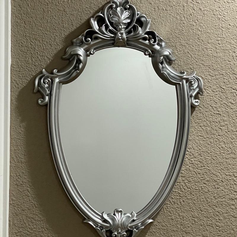 Französischer Retro-Hofstil Goldener Schwebender Schminkspiegel - Dekorativer, Unregelmäßiger Wandspiegel für Fotografie