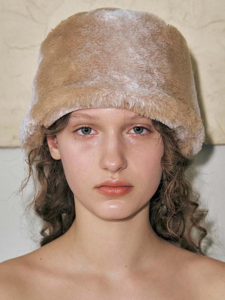 Poejidam Petit Fur Meatel Hat In Mocha Powdery
