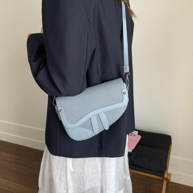 Populaire zadeltas zomer nieuwe damestas mode liefde schoudertas klein fris contrasterende kleur messenger bag