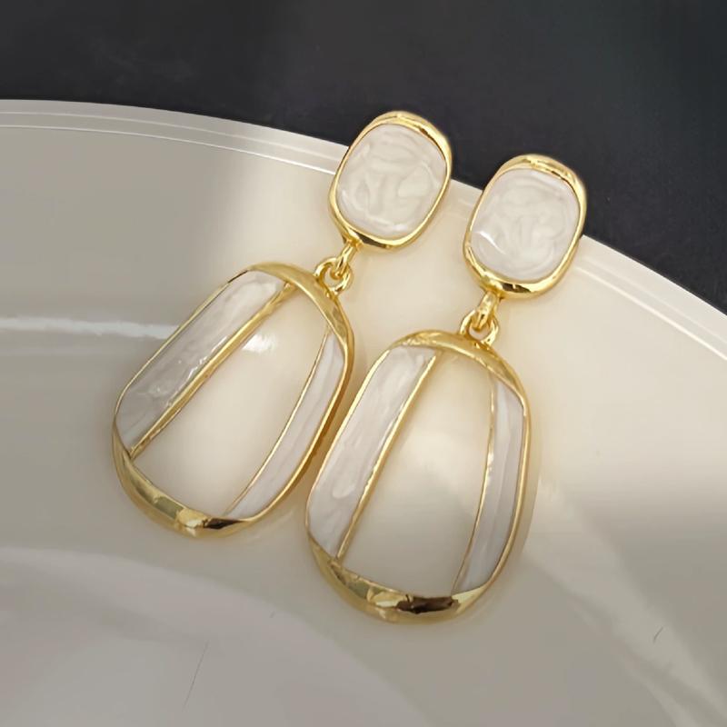 Vintage Twist Metal Hollow Square Dangle Earrings for Women White Red Enamel Oil Geometry Dangle Earrings Party Simple Jewelry