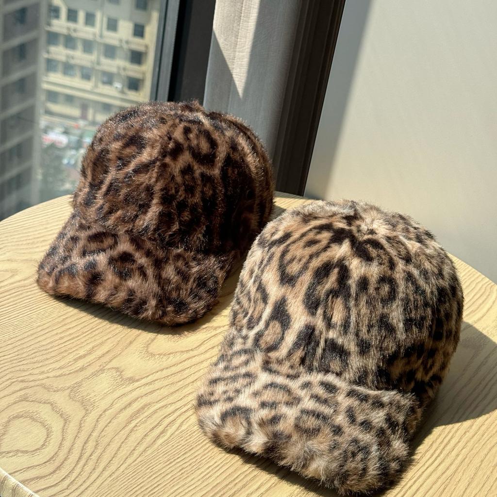 Korean-style leopard print baseball cap for women, warm and versatile for autumn and winter, fashionable and trendy, makes the face look smaller,