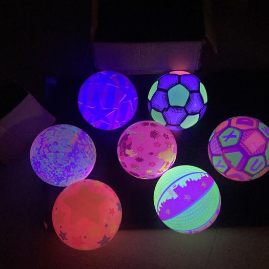 Leuchtende Bälle Hohe Elastizität Kleinkindgeschenk Batterielos Hohe Helligkeit Spielplatzbälle für Kinder