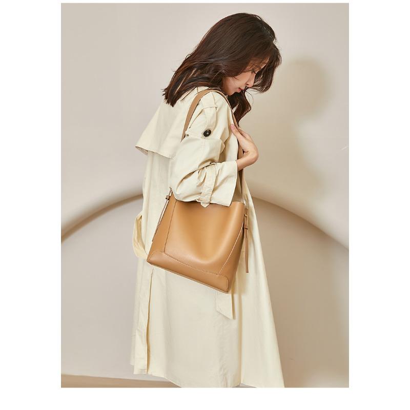 Genuine Leather Women's Shoulder Bucket Bag Large Capacity Crossbody Handbag Fashion Commuter Purse