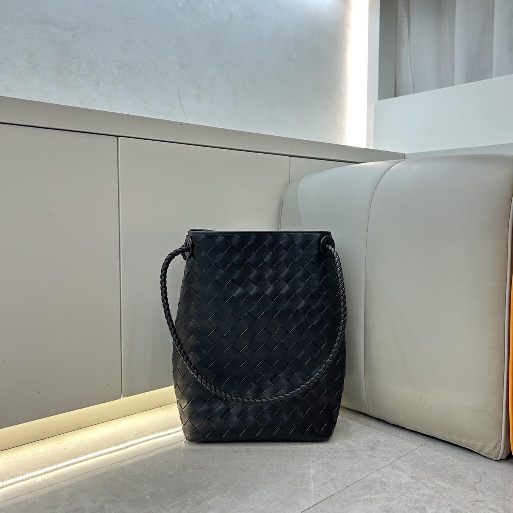 Cross-border handmade cowhide woven bag large-capacity messenger bag niche bucket bag portable women's bag single shoulder messenger bag