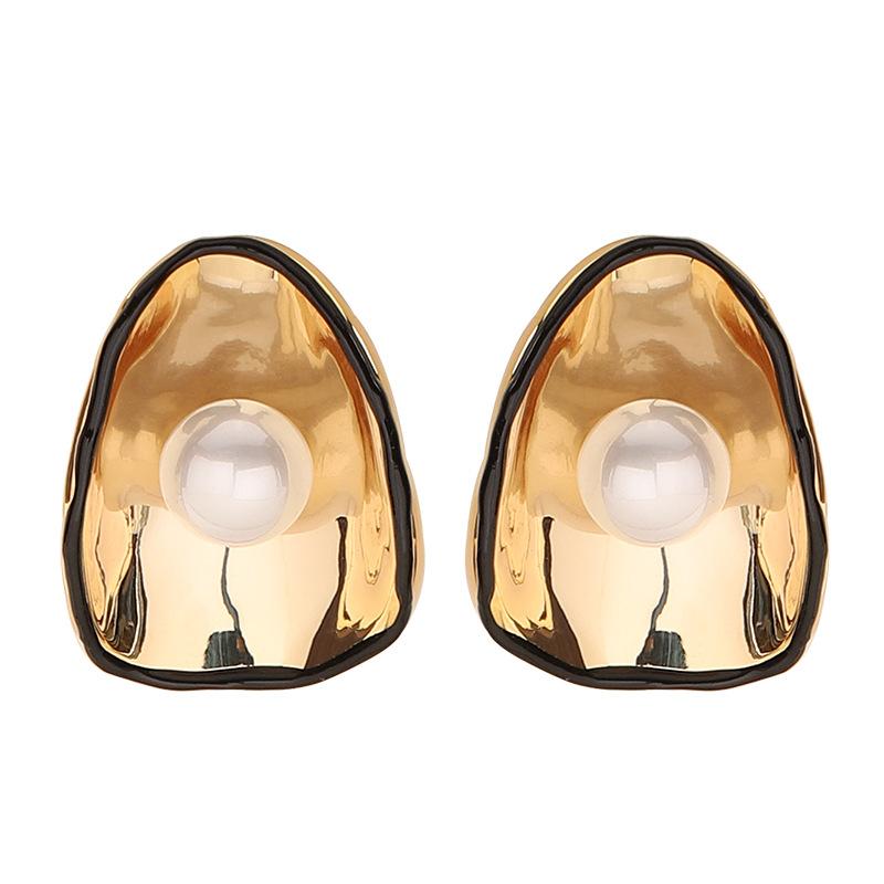 Fashion Exquisite Personality Irregular Drip Pearl Stud Earrings Light Luxury Elegant Atmosphere Commuter Earrings